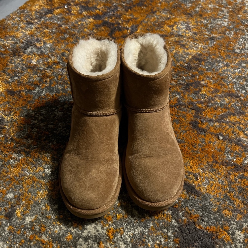 Ugg - Picture 2 of 3